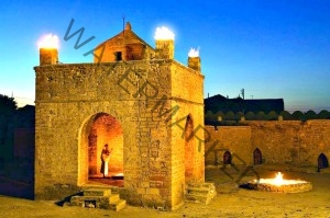 The burning Ateshgah of Baku - Photo by Urek Meniashvili