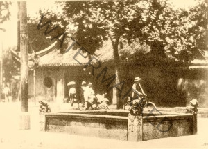 Bubbling Well in front of Ching An Su Temple/Jing'an Temple